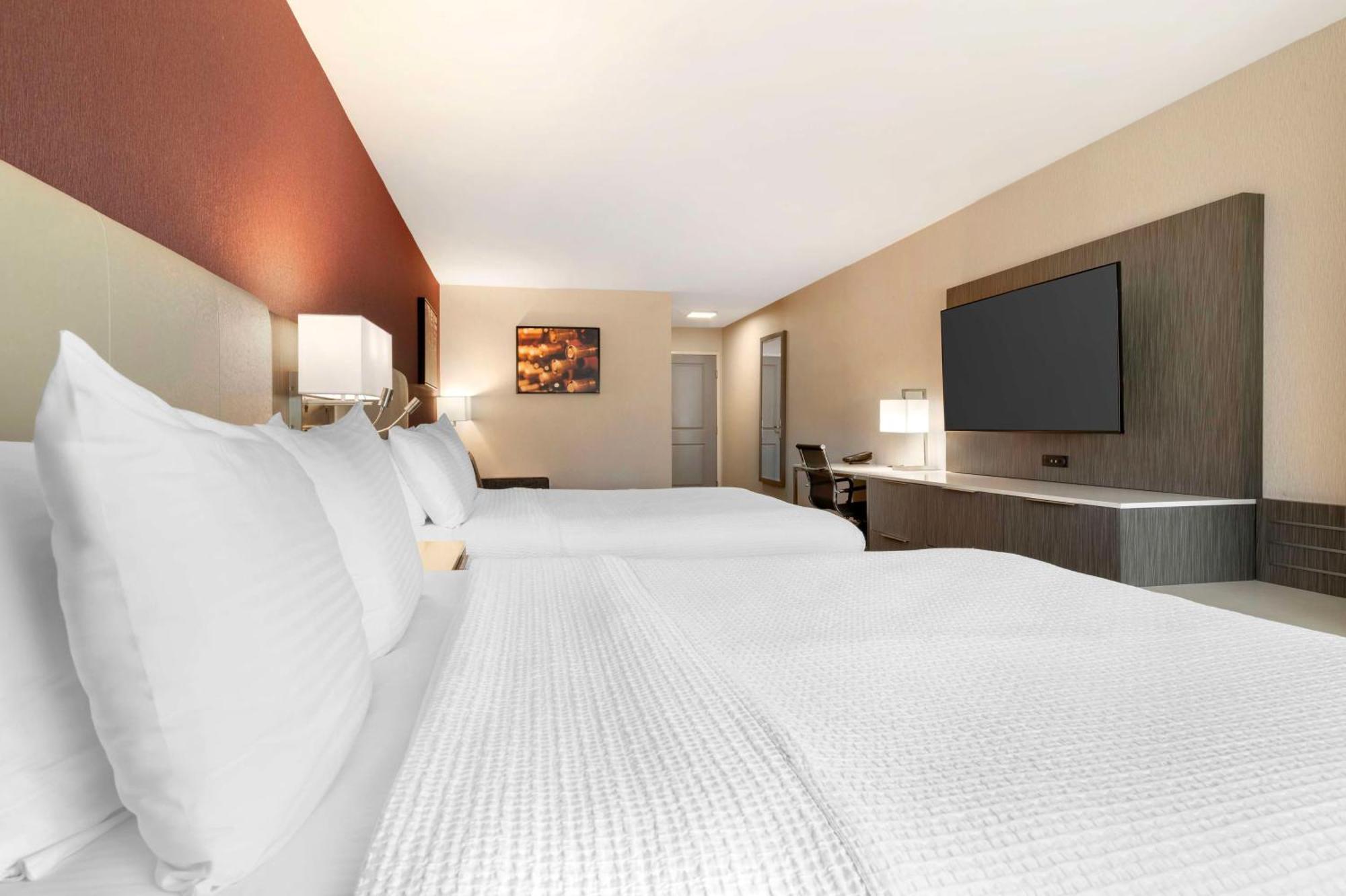 Best Western Plus Temecula Wine Country Hotel & Suites Exterior photo